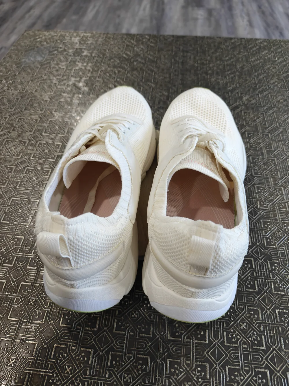 Vionic Endure Athletic Shoes In Marshmallow Color Size 9.5